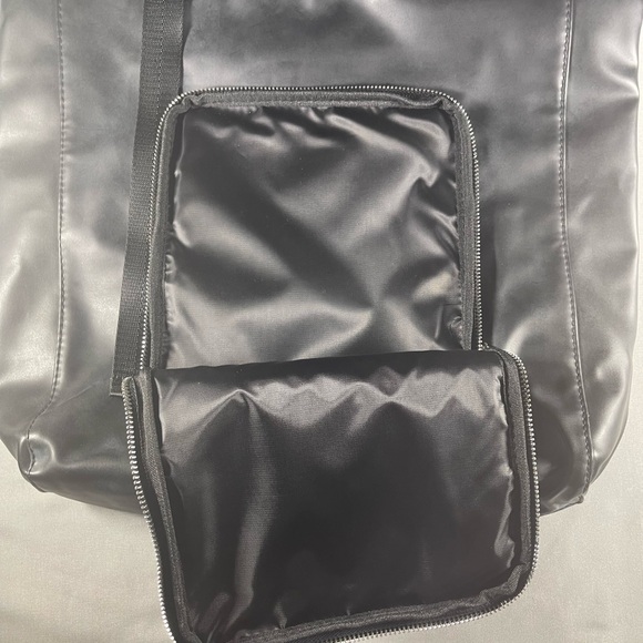 Guess Monochrome Graphic Tote - Picture 3 of 4